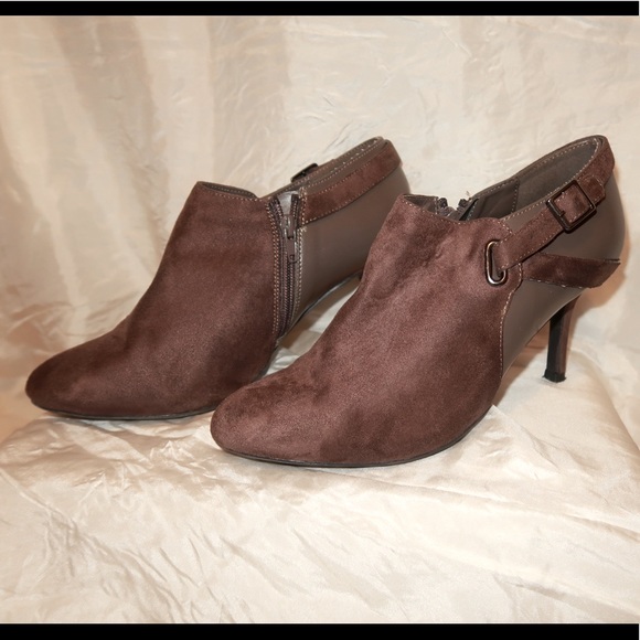 Brown heels ankle booties 🤎 - Picture 1 of 3